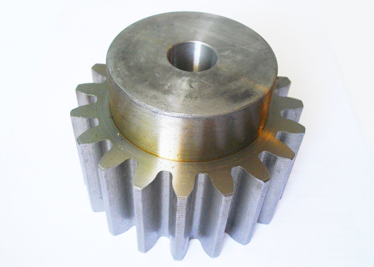 прямозубе зубчасте колесо зі ступицею